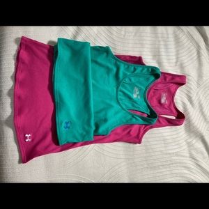 Lot of 2 - EUC Under Armour HeatGear fitted tanks